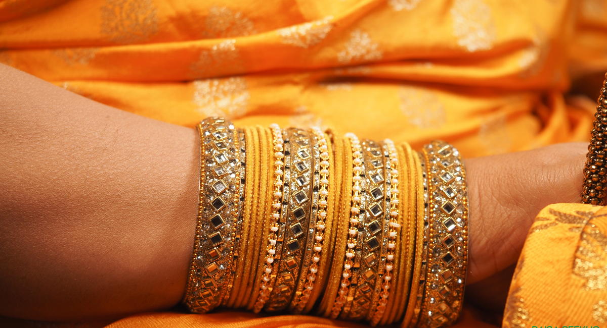 Confused by 916 hallmarks and making charges? Learn the exact difference between 24K and 22K gold, how to calculate your bill, and avoid jewelry scams.