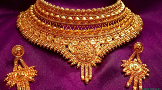 Confused about how to invest in gold? We compare Physical Gold, Digital Gold, SGBs, and ETFs to find the absolute best gold investment option for beginners.