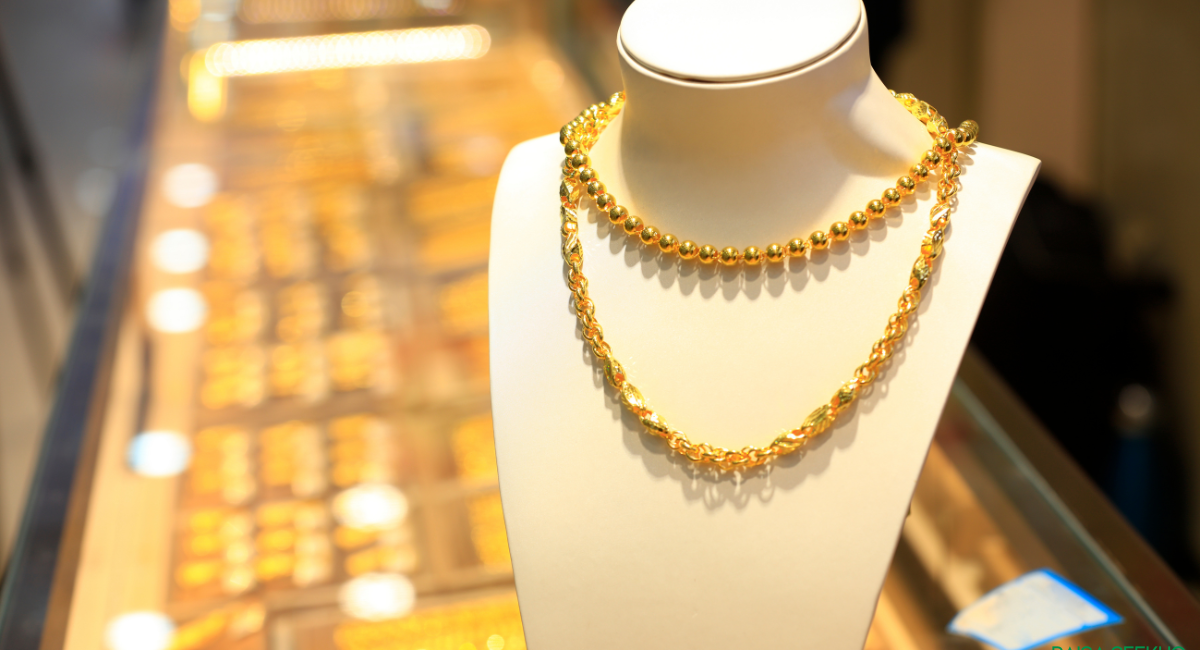 Don't let high making charges and fake hallmarks ruin your wealth. Discover the 6 most common gold buying mistakes in India and how to avoid them in 2026.