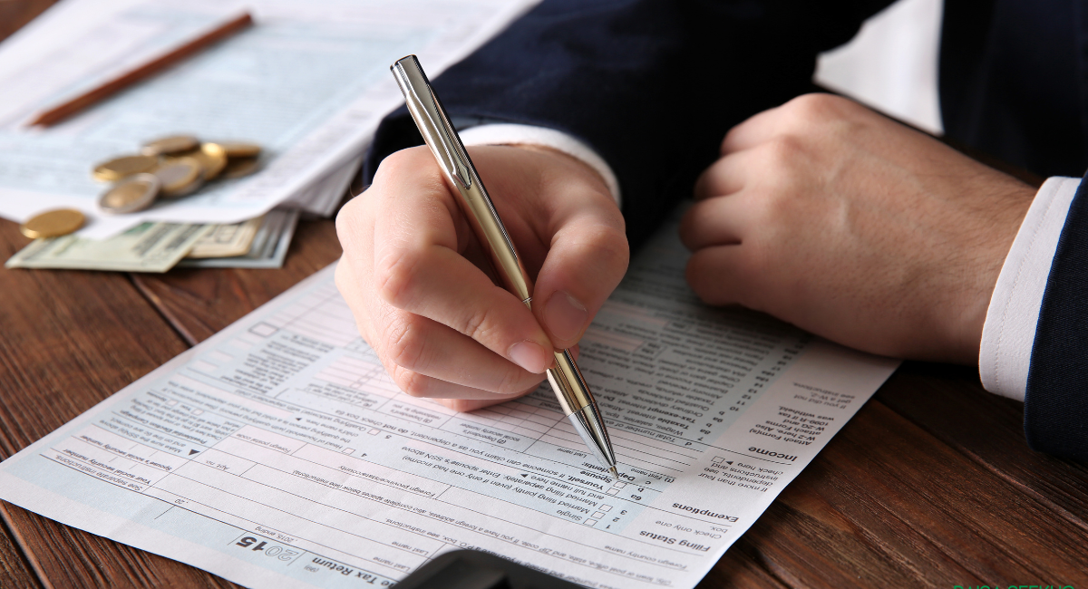 The ITR-3 ITR-4 last date for AY 2026-27 is August 31, 2026. Here's who must file, the penalty for missing it, and how to pick the right form.