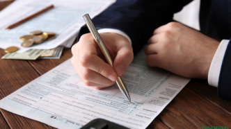 The ITR-3 ITR-4 last date for AY 2026-27 is August 31, 2026. Here's who must file, the penalty for missing it, and how to pick the right form.